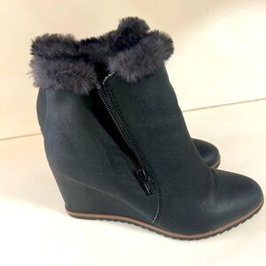 Brand new. Beautiful black insulated boots. Warm and stylish. Size 6.